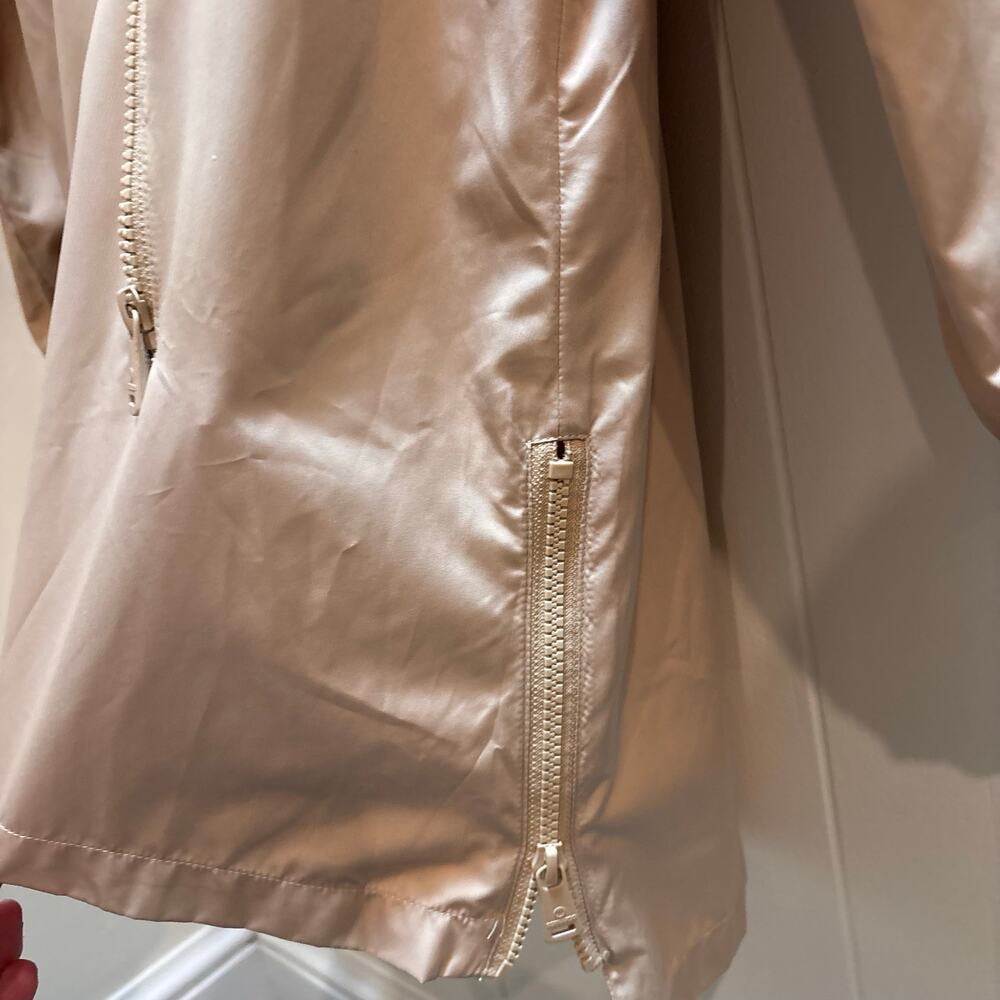 Bernardo Beige Long Lightweight Raincoat- Size M Minimalist - Picture 4 of 8